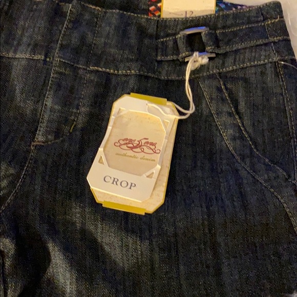 NWT Very Dark Classy Denim Capri Pants - Picture 2 of 10